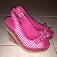 Sandalo estivo con zeppa