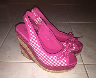 Sandalo estivo con zeppa