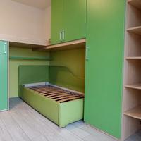 Cameretta a soppalco angolare con letto contenitor