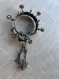 Lampadario fatto a mano stile medievale/gotico.