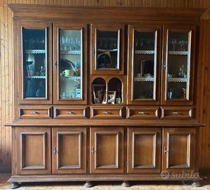 Vetrina in legno massiccio