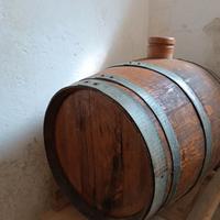 Botte in rovere con aceto di vino