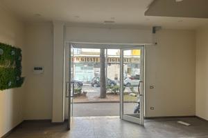 Locale uso uffici e/o commerciale