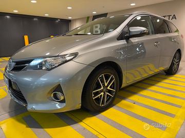 Toyota Auris Touring 1.8 Hybrid