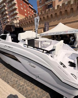 Ranieri Next 255 LX con Fuoribordo Mercury F250 DS