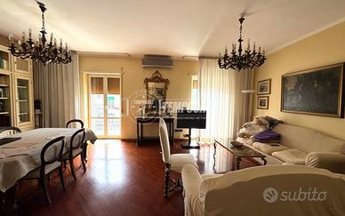 Appartamento a Napoli 5 locali