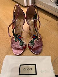 Tacchi rosa Gucci - ricami floreali in pelle metal