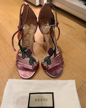 Tacchi rosa Gucci - ricami floreali in pelle metal