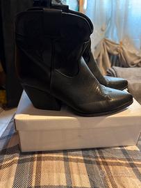 Stivaletto basso nero
