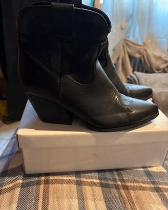 Stivaletto basso nero