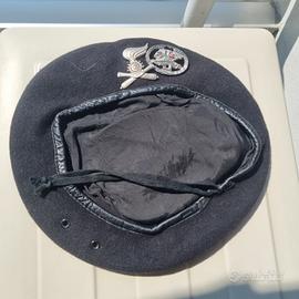 Basco Militare Nero con Fregio