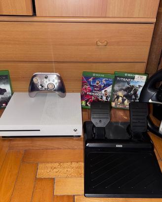 Xbox One S 500 GB + Volante HORI + Controller + 4