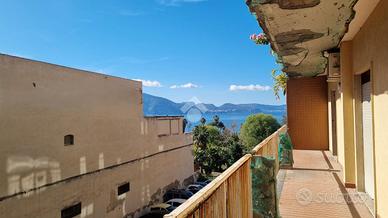 5 LOCALI A TORRE ANNUNZIATA