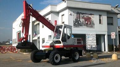 MACCHINA AGRICOLA OPERATRICE SEMOVENTE CARICATORE 