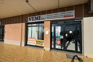 NEGOZIO A CASTEL GANDOLFO