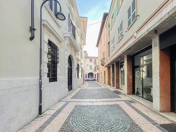 NEGOZIO A BRESCIA