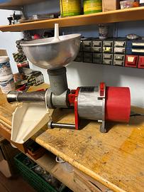 macchina elettrica per pomodori