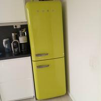 frigorifero Smeg vintage con difetti.