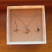 Orecchini e collana abbinati