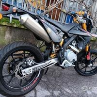 NUOVO MOTARD Rieju MRT 125 M.MINARELLI A LIQUIDO