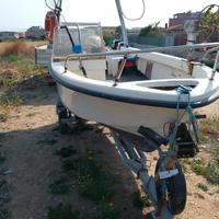 Barca a motore