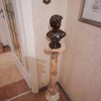 testa di david con colonna in marmo