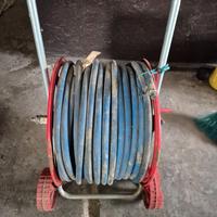 Portagomma con 100 m di gomma ad alta pressione