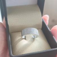 Anello a fascia in pavé di diamanti 