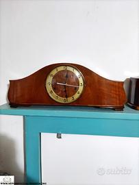 176256 Orologio da comò a batteria c mobile antico