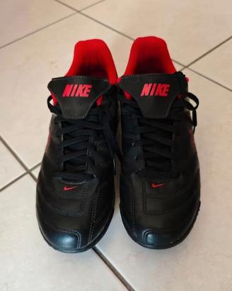 Scarpe della NIKE da calcetto (come nuove)