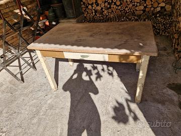 Tavolo in legno 