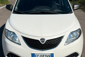 Lancia Y
