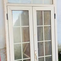 Finestra in alluminio bianca