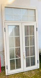 Finestra in alluminio bianca