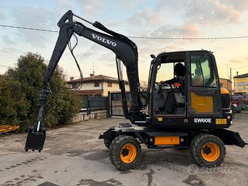 E283 - Escavatore Volvo EW60E