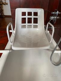 Sedia girevole per basca da bagno