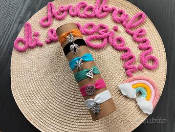 Bracciali super colorati con charms di vari simbol