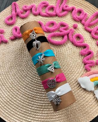 Bracciali super colorati con charms di vari simbol