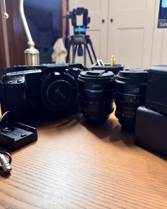 Blackmagic Pocket 4K + 2 ottiche Sirui T1.2 + rig