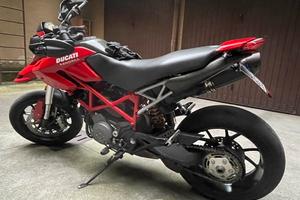 Hypermotard 796 rossa