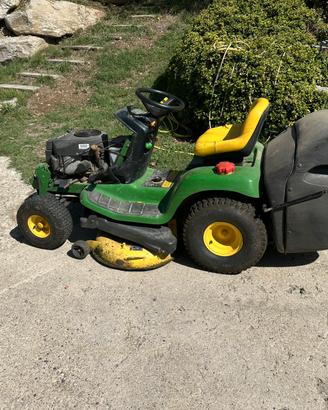 Trattorino taglia erba john deere