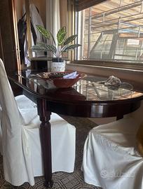 Tavolo in legno color mogano con piano in vetro