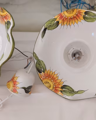 Due lampade da soffitto in ceramica con girasoli 