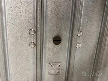 Serratura per basculante a 3 punti