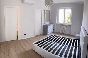 Bilocale ristrutturato con balcone piano alto