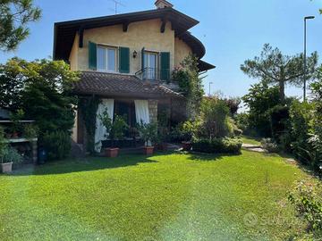 Villa Singola di Pregio con parco e piscina -Desen