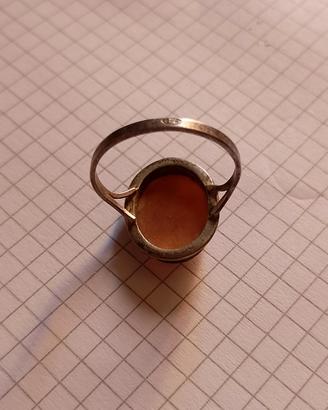 Anello antico in argento con cammeo in conchiglia 
