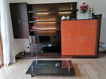 Salotto con divani e tavolino