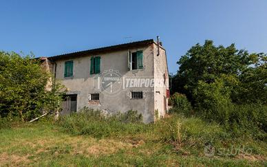 Rustico immerso nel verde.