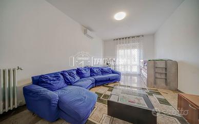 Trilocale primo piano con box